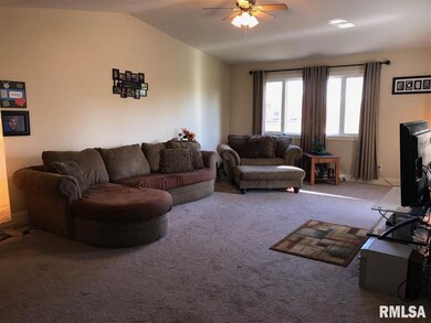 2413 W 54th St unit 11, Davenport, IA 52806 - photo 4