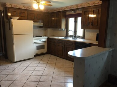 Kitchen with breakfast bar