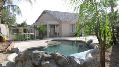 Pool/fence