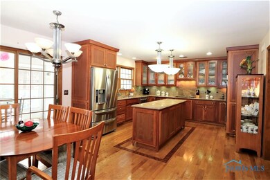 4543 Forestview Dr, Ottawa Hills, OH 43615 - photo 4