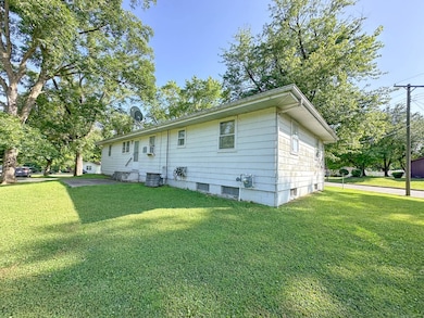 501 N Main St, Pleasant Hill, IL 62366 - photo 5