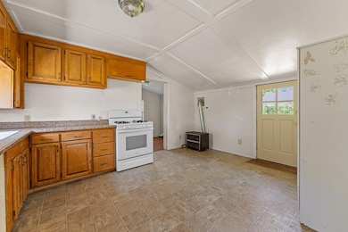 207 Henry St, Myrtle Creek, OR 97457 - photo 7