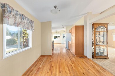 4-web-or-mls-1585-carnahan-dr