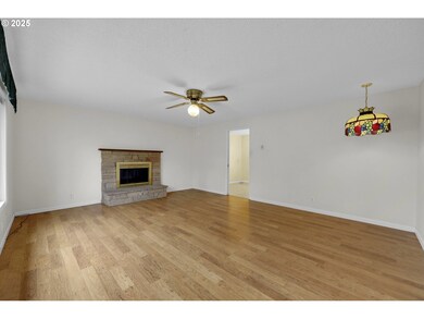 2315 19th St, Springfield, OR 97477 - photo 5