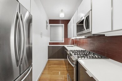 310 E 49th St unit 4D, New York, NY 10017 - photo 4