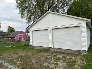 915 7th St, Covington, IN 47932 - photo 5