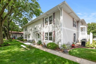 5341 Crescent Ln unit D, Oak Forest, IL 60452 - photo 2