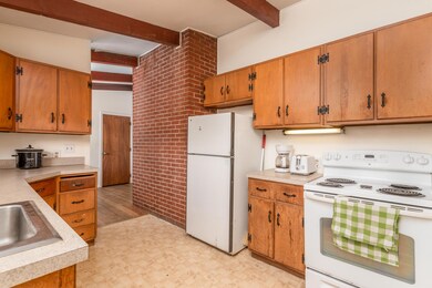 14 Traverse Street, Rockland - Hang Your
