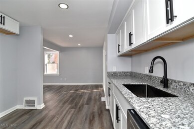 19802 Wickfield Ave, Warrensville Heights, OH 44122 - photo 5