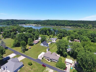 Close proximity to the shores of Atwood Lake