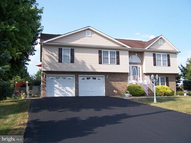 210 Isaac Dr, Bunker Hill, WV 25413 - photo 2