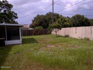 GREAT PRIVACY FENCED YARD