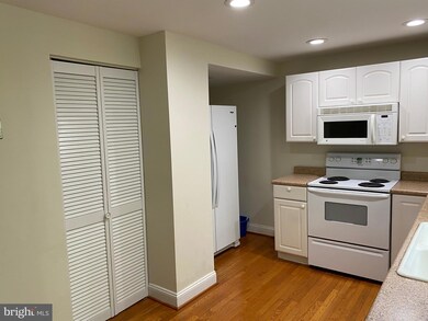 8122 Parkdale Ct, Springfield, VA 22153 - photo 7