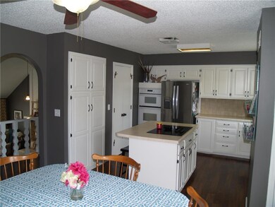 6639 Hallet St, Shawnee, KS 66216 - photo 7