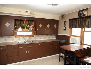 Kitchen Large eat in kitchen