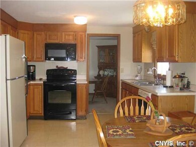 Kitchen Full View of Eat-in Kitchen