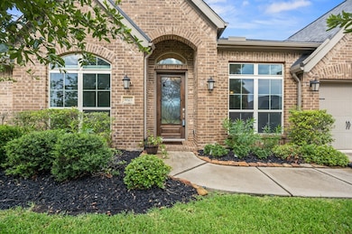 Beautifully kept lawn, close proximety to one of t