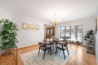 1045 Crystal Ct, Glenview, IL 60025 - photo 5