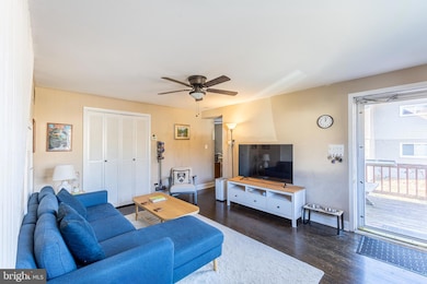 10611 Maple St, Fairfax, VA 22030 - photo 4