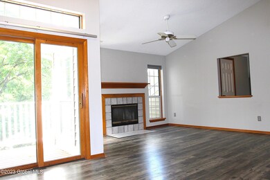 521 Hampton Place Blvd, Troy, NY 12180 - photo 5