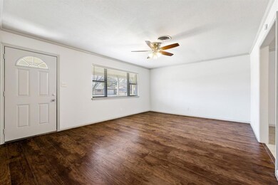 508 Walnut Creek Dr, Azle, TX 76020 - photo 5