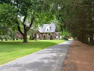 DRIVEWAY CIRCLES THE HOME SO YOU CAN ENTER/EXIT EA