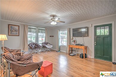 1003 E Weinert St, Seguin, TX 78155 - photo 6