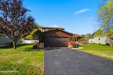 838 Longmeadow Ln, Findlay, OH 45840 - photo 2