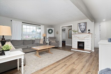 1011 Hermosa Dr, Central Point, OR 97502 - photo 3