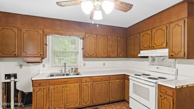 2506 Country Club Rd, Jacksonville, NC 28546 - photo 7