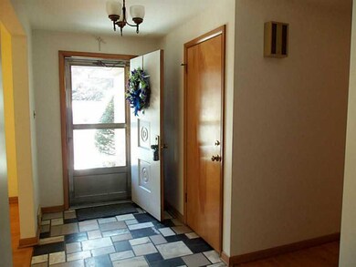 Entry/Foyer.