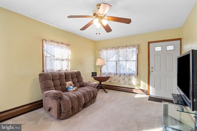 29 Rustleaf Ln, Levittown, PA 19055 - photo 5