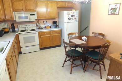 2617 N Fillmore St, Davenport, IA 52804 - photo 2