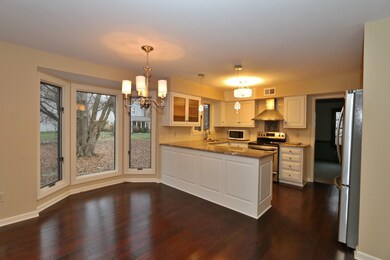 Eating Area & Kitchen