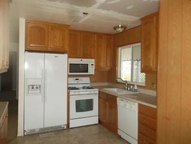 043-973657 - Kitchen