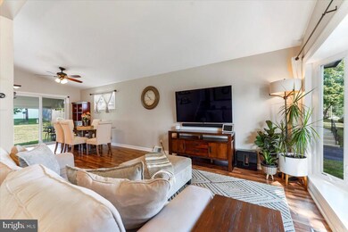 412 Hampshire Dr, Broomall, PA 19008 - photo 2