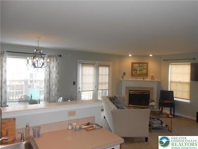 6814 Hunt Dr, MacUngie, PA 18062 - photo 5