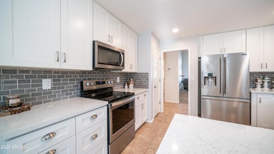 1077 E Loma Vista St, Gilbert, AZ 85295 - photo 2