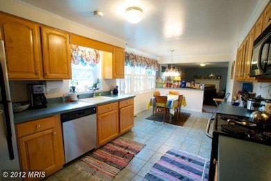 8952 Miller Ln, Vienna, VA 22182 - photo 4