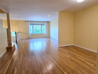 203 Dean Ridge Ct, Cranston, RI 02920 - photo 7