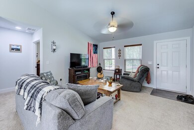 4213 Triangle St Bagdad FL-large-008-026