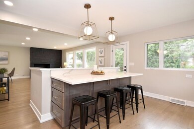 426 E Huntington Ln, Elmhurst, IL 60126 - photo 7