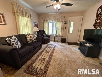 1202 Sherwood Eddy Dr, Jacksonville, IL 62650 - photo 2