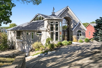 Amazing front elevation, nautical touches