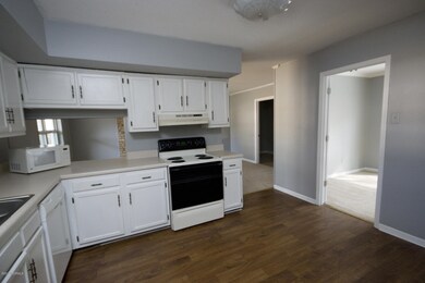 206 Linwood Dr, Jacksonville, NC 28546 - photo 2