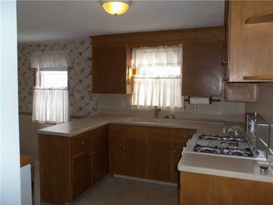 7 Weldon St, Pawtucket, RI 02861 - photo 5