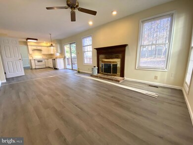 2070 Ingleside Ct, Crofton, MD 21114 - photo 6