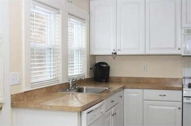 14 Caldwell St, Fitchburg, MA 01420 - photo 4