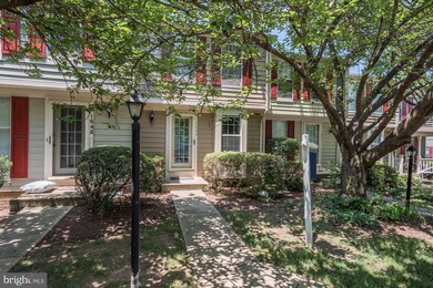 1646 Fieldthorn Dr, Reston, VA 20194 - photo 2