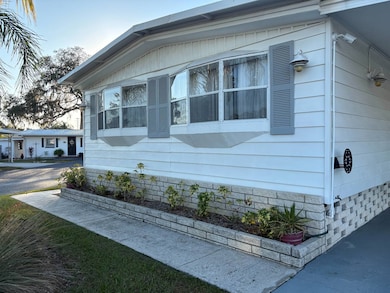 37945 Bentley Dr unit WD-110, Zephyrhills, FL 33542 - photo 2